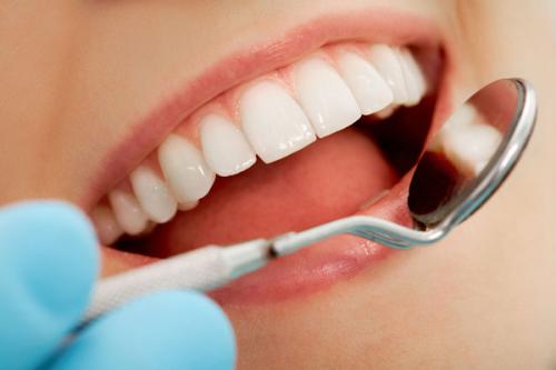 种植牙护理需要定期洗牙吗